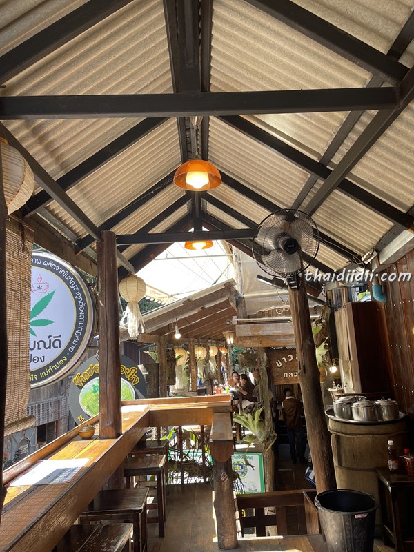 メーカンポン　２階席